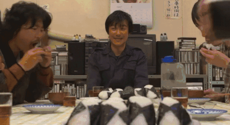 精心为队友准备生日蛋糕,会跑到寿星工作地点询问本人想吃什么,尽心