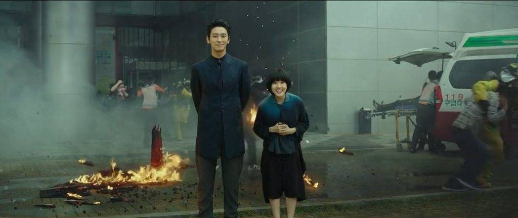 逗比日值使者解怨脉(朱智勋  饰),一位是可爱的月值使者李德春(金香起