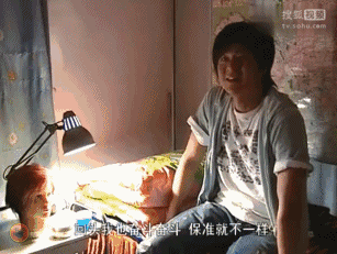 我们印象中《奋斗》里的华子,个性拽拽的,散发着带点糙劲儿的自信.